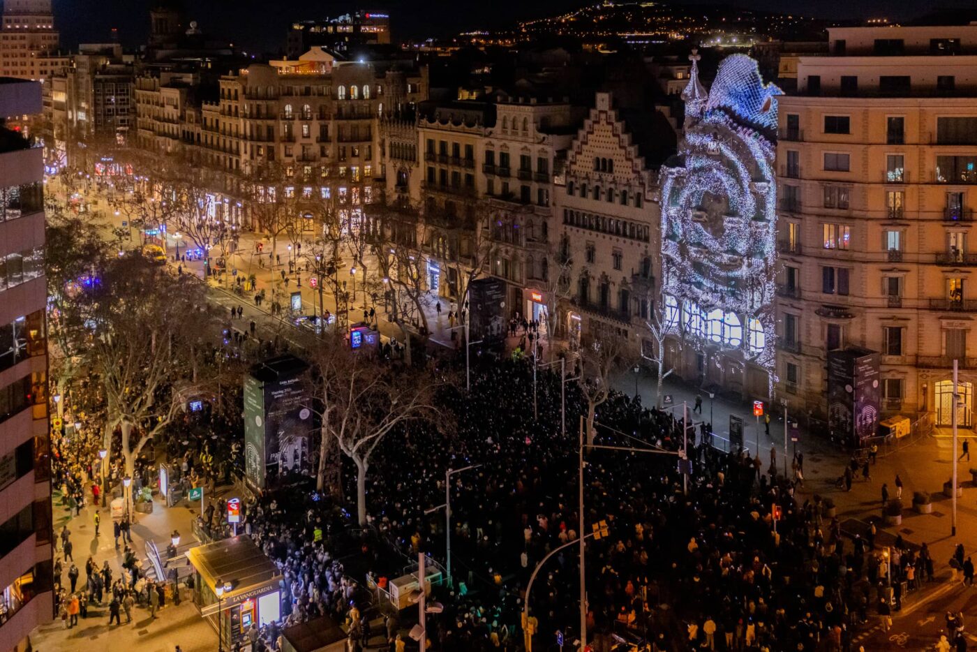Matt Clark presentó su proyecto de videomapping en la Casa Batlló.