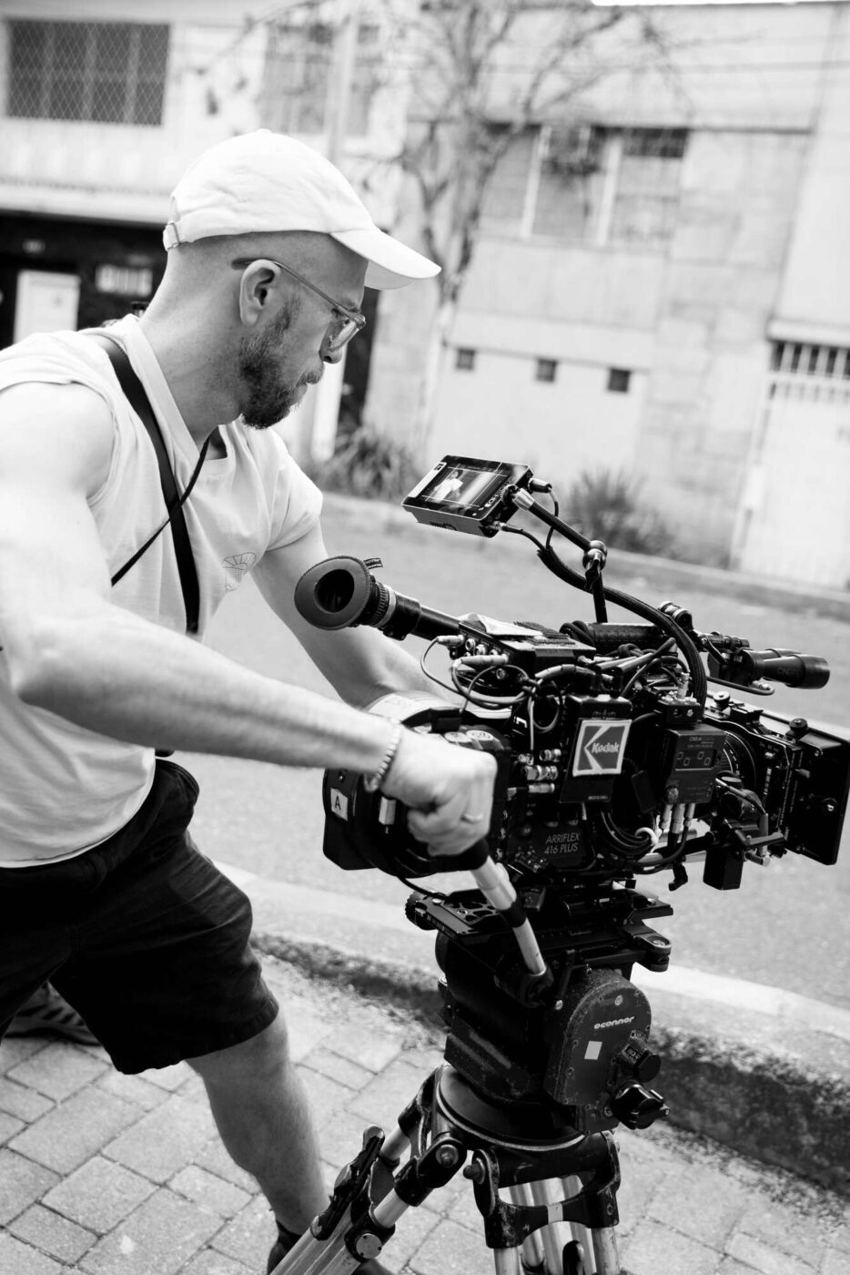 El DoP Juan Sarmiento en el rodaje de 'Un poeta'. Fotografía: Carolina López Bohórquez.