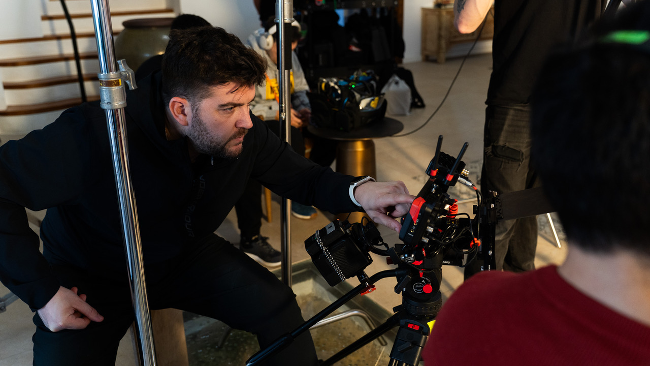 El director de fotografía Jaime Marso en el set de 'El alcalde'.