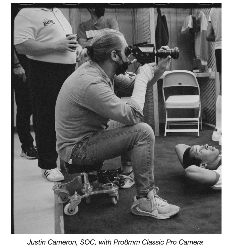 El operador de cámara Justin Cameron.