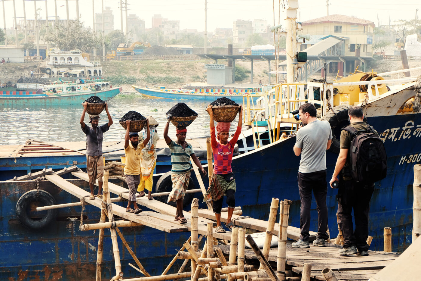 La RED Weapon Monstro 8K VV, junto con las Leica Summicron permitieron al DOP armar un set ligero para operar la cámara.