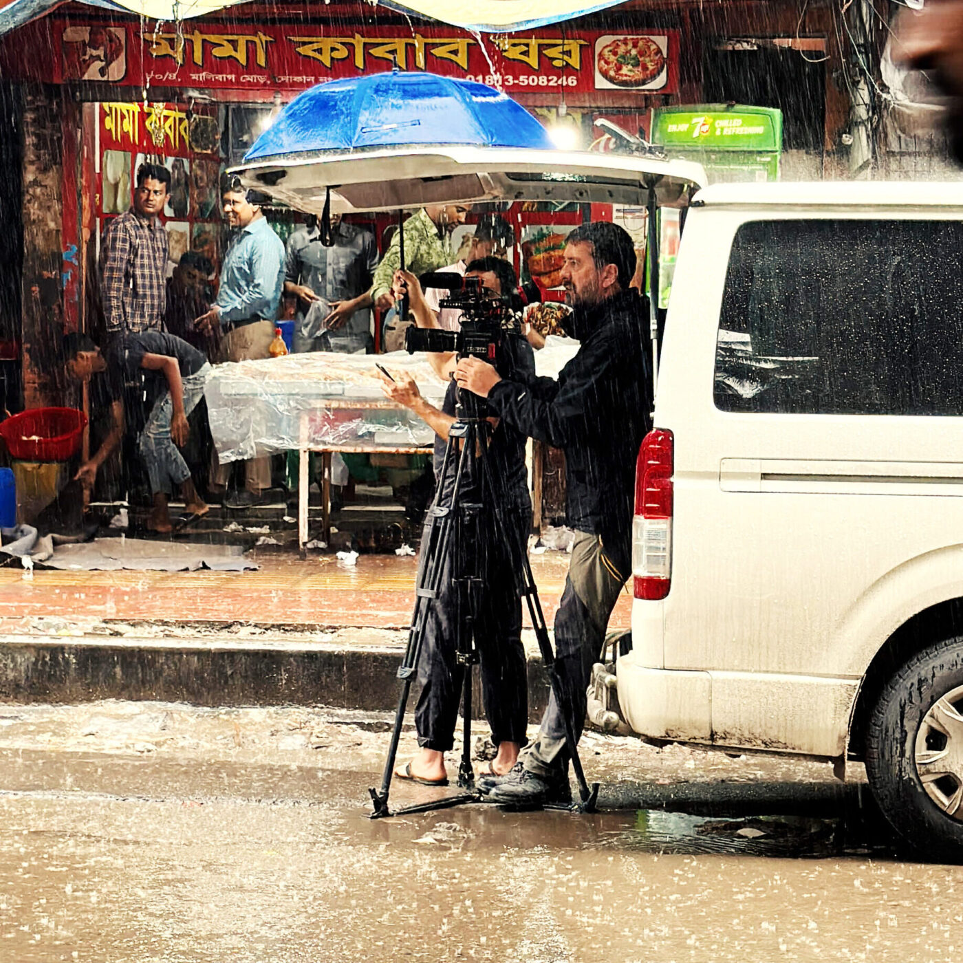 El Dop Jokin Pascual rodando bajo la lluvia.