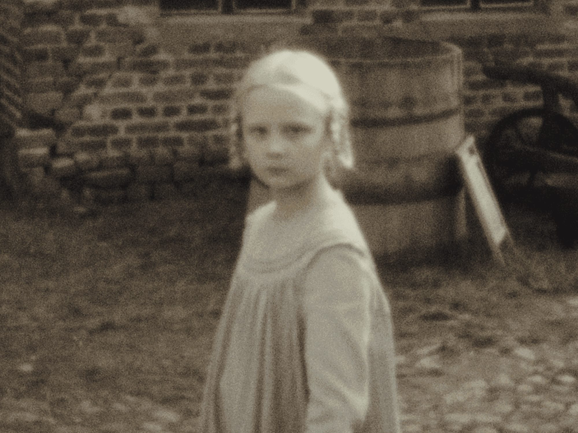 'Sound of Falling': Un puzzle visual de silencios y sombras