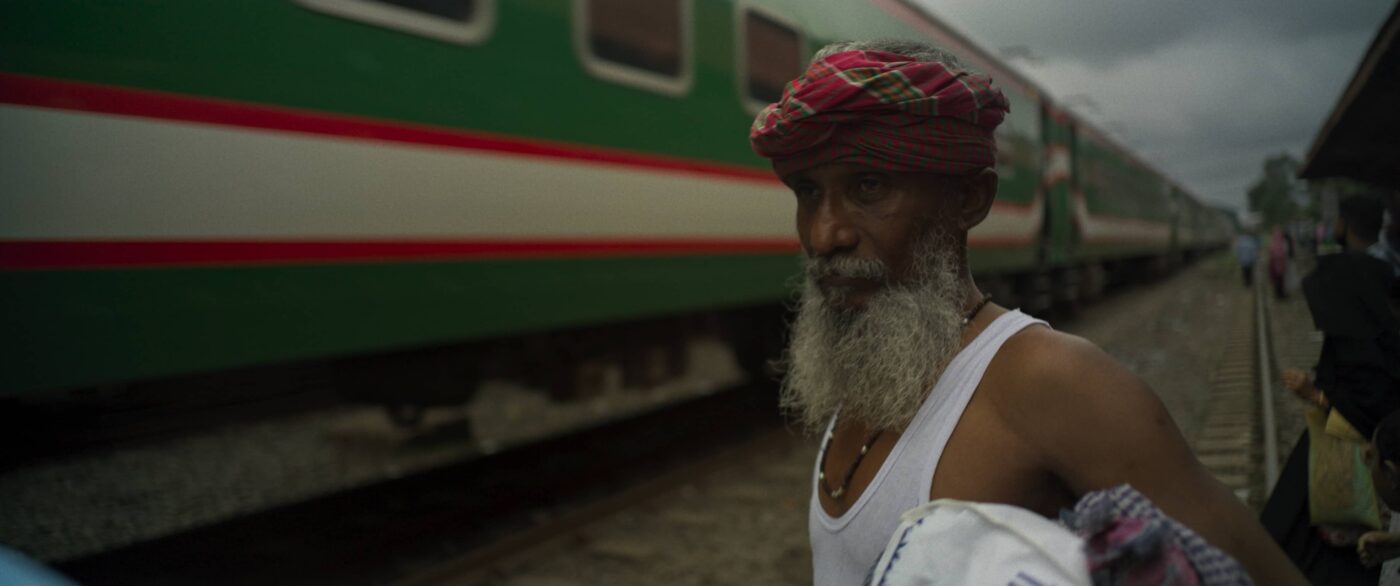 Fotograma de 'Black water'. Mohd Zia Hasan es un profeta en el documental.