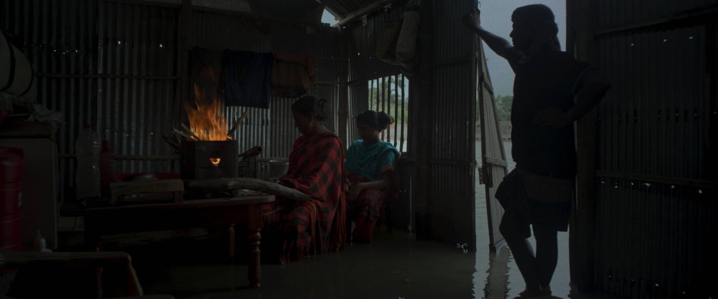 Fotograma de 'Black water'. En los entornos rurales el DOP optó por usar solo fuentes de luz natural.