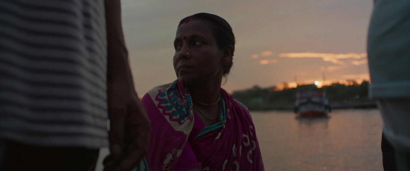 Fotograma de 'Black water'. Lokki es una mujer que abandona el entorno rural y viaja a Daca buscando un mejor futuro.