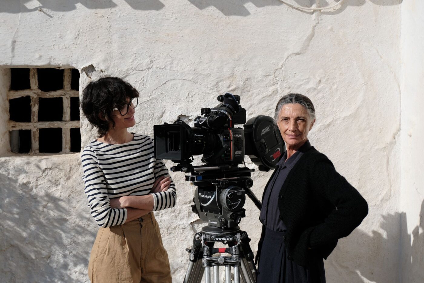 Ángela Molina y Paz Vega al lado de la ARRICAM LT
